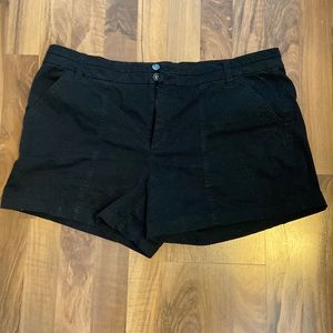 Black shorts by Tinsel